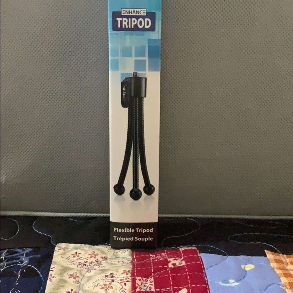 FREE W/ $10+ Purchase: ENHANCE 4" Mini Digital Camera Tripod - Picture 3 of 6